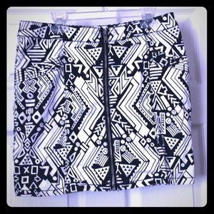 🔳🔲 Structured Mini Skirt